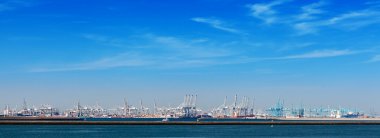 Vinçler ve yükleme köprüleri