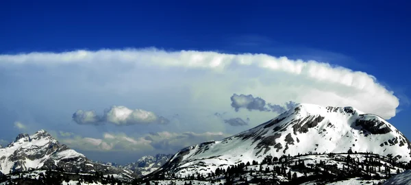 Nubes sobre los Fanes — Foto de Stock