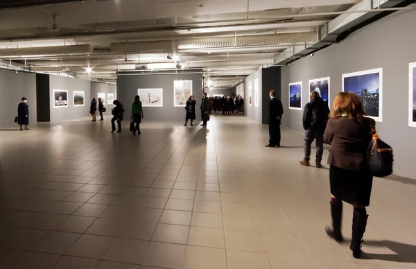 Dentro de uma exposição — Fotografia de Stock