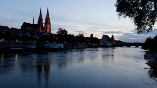 Regensburg üzerinde akşam olana — Stok video