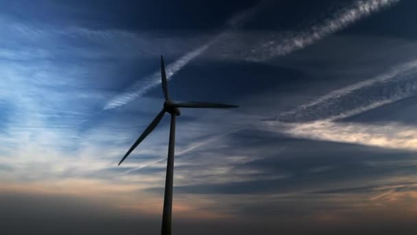 Turbina de viento al atardecer — Vídeo de stock