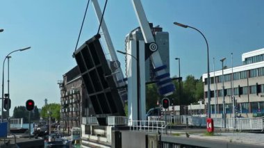 Hollanda'da 1 köprü