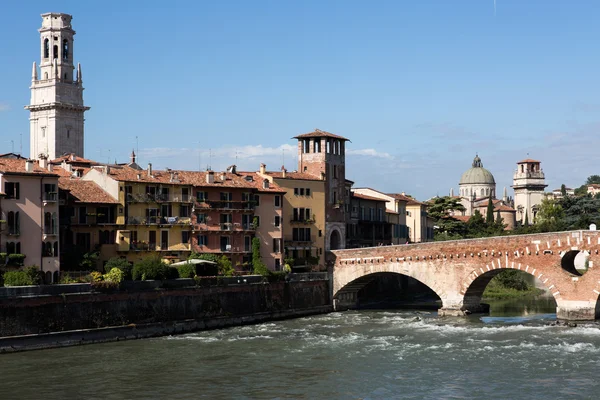 Visa till floden i verona — Stockfoto