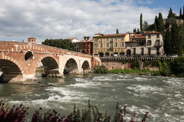 Udsigt til floden i Verona - Stock-foto