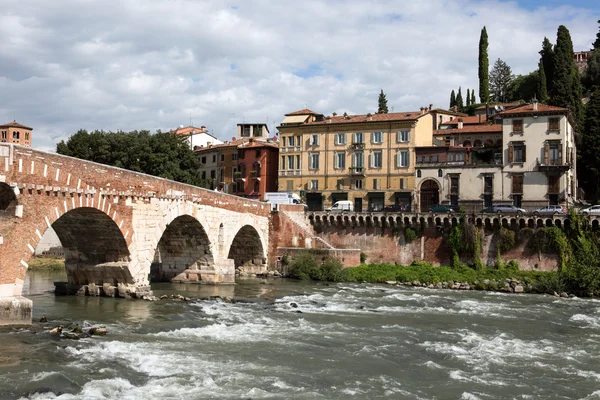 Udsigt til floden i Verona - Stock-foto