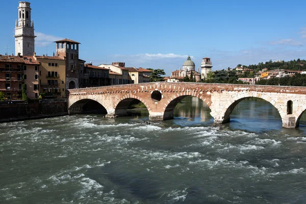 Udsigt til floden i Verona - Stock-foto