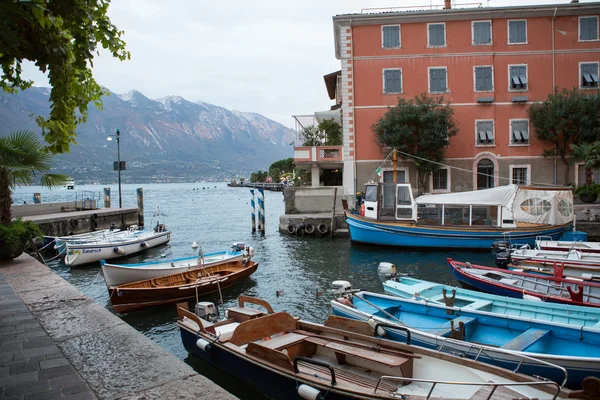 Vista para o lago Garda — Fotografia de Stock