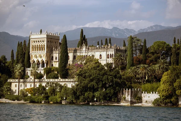 Villa at the lake Garda — Stock Photo, Image