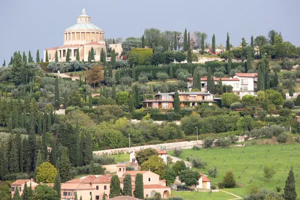 Sanktuarium Matki Boskiej z lourdes w verona, Włochy — Zdjęcie stockowe