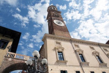 Verona 'daki Lamberti Kulesi