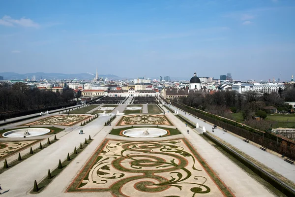 Uitzicht vanaf het bovenste belvedere paleis — Stockfoto