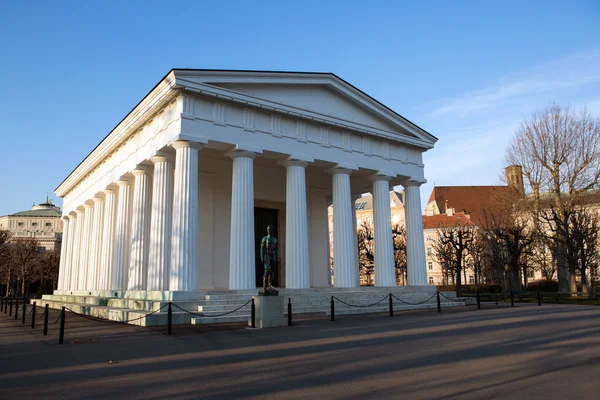 Temple de Thésée à Vienne — Photo