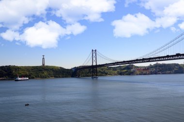 Mesih Kral heykeli ve 25 Nisan Köprüsü, İstanbul Türkiye