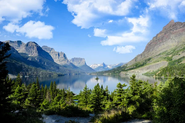 Lago Saint Marys no Parque Nacional Glacier — Fotografia de Stock