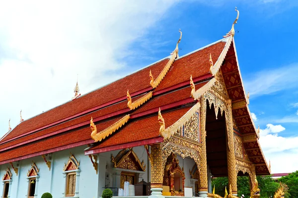 Chiesa tailandese in stile settentrionale di Wat chadi liam a Chiang Mai Thail — Foto Stock