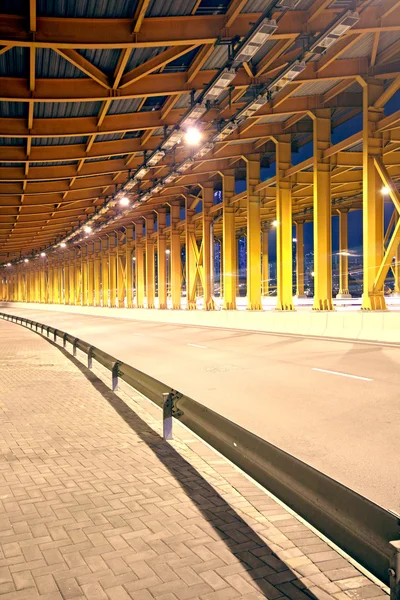 Nachtverkehr im Tunnel — Stockfoto