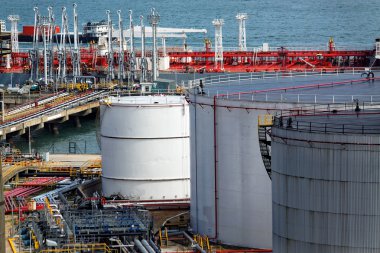 yağ tankları ve gemi gün