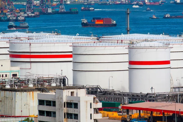 Tanques de aceite al día — Foto de Stock