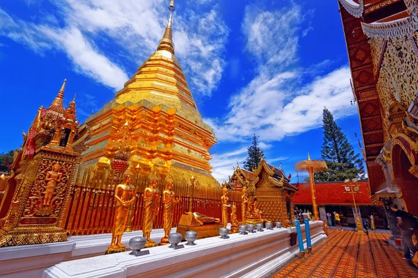 Wat phra że doi suthep jest głównym turystycznym o jej — Zdjęcie stockowe