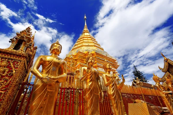 Wat Phra que Doi Suthep é um importante destino turístico de Chian — Fotografia de Stock