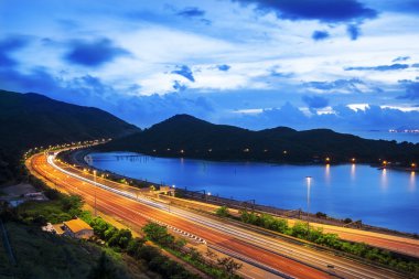 karayolu trafik sunset su bay tarafından