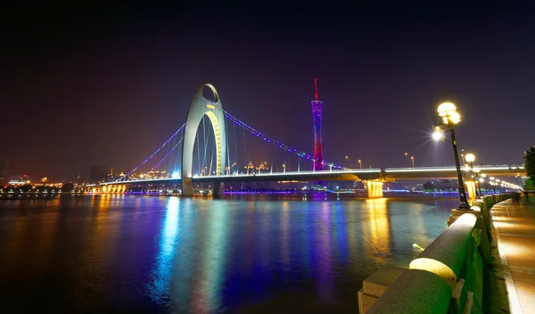 Zhujiang Nehri ve modern Binası finans bölgesine çok yakın — Stok fotoğraf