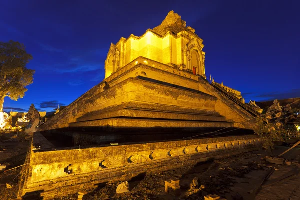 Templo Chedi luang en chiang mai, Tailandia — Foto de Stock