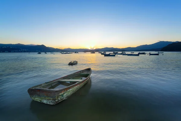 Sunset on the lake, boat — Stock Photo, Image