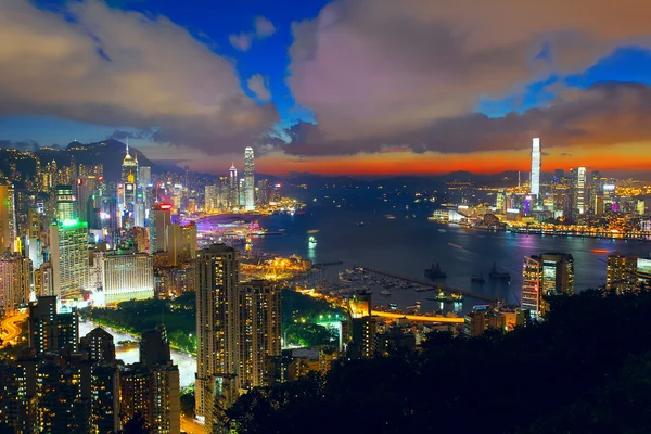 Irodaház a naplemente a hong kong-ban — Stock Fotó