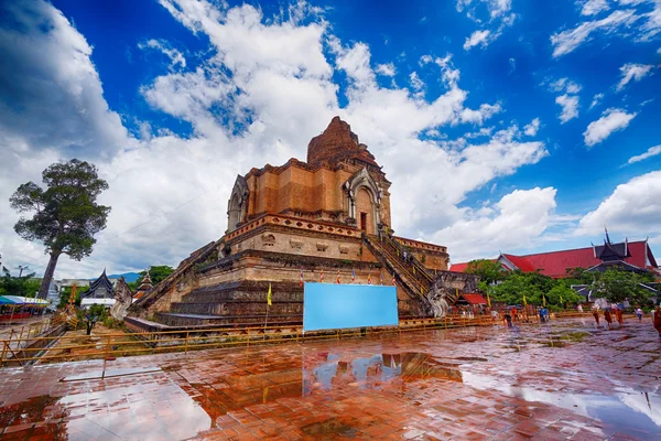 Chedi Луанг храм в Чіанг маи — стокове фото