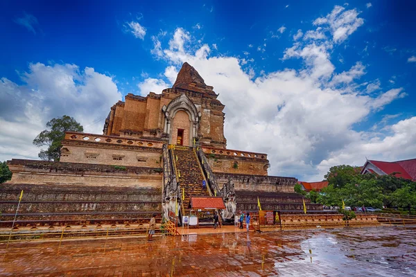 Храм Чеди Луанг в Чиангмае — стоковое фото