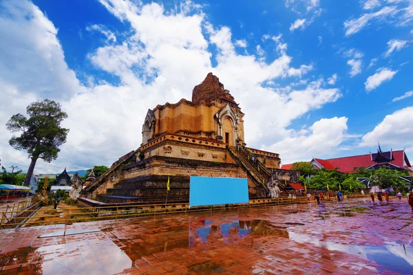 Chedi Луанг храм в Чіанг маи — стокове фото