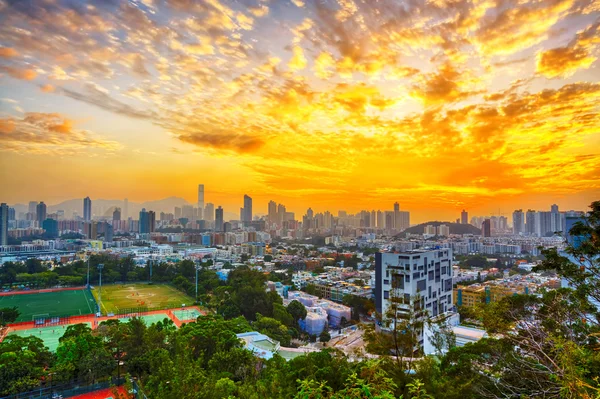 Hong kong moderne Stadt bei Sonnenuntergang — Stockfoto