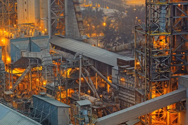 Industrielle Pipelines von Öl-Raffinerie-Anlage — Stockfoto