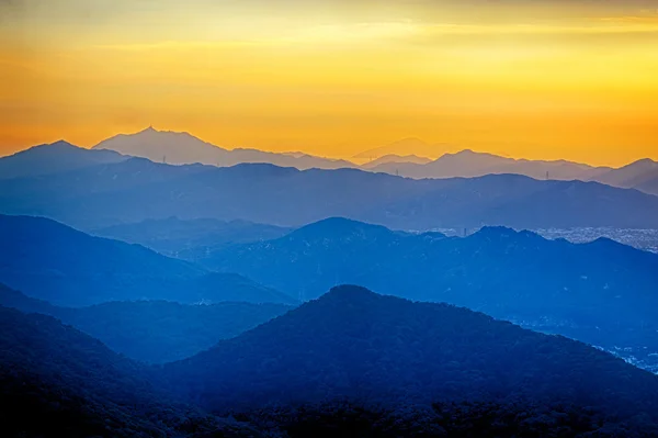 Hong kong sunrise na horských — Stock fotografie