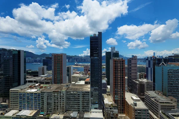 Edificios de oficinas en el día — Stockfoto