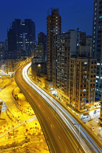 Drukke verkeersavond in finance urban — Stockfoto