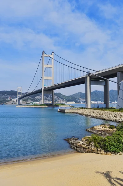 Tsing Ma Bridge and beach scenes in summer. — Stock Photo, Image