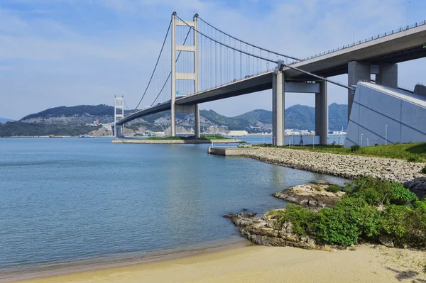 Tsing Ma Bridge and beach scenes in summer. — Stock Photo, Image