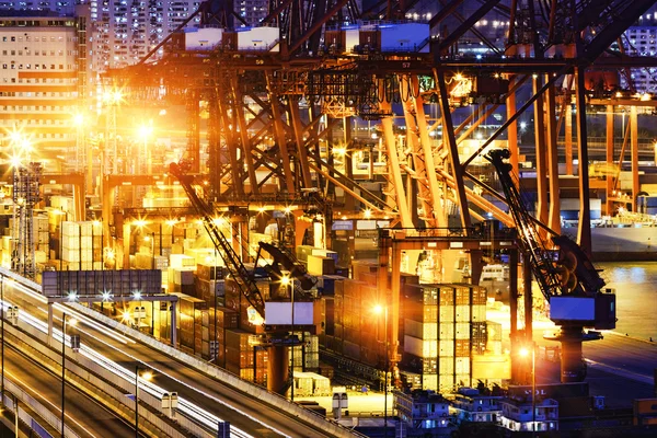 Containerschiff im Hafen von Hongkong — Stockfoto