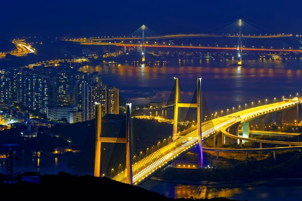 Tsing ma bridge v noci, hong kong mezník — Stock fotografie