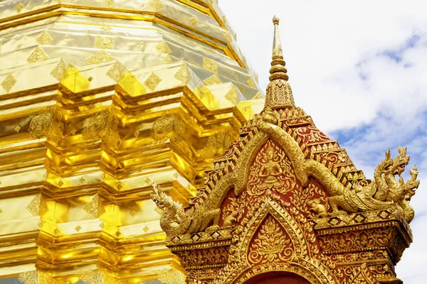 Temple Chedi luang à chiang mai — Photo