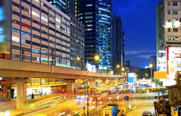 Hongkong Innenstadt geschäftige Verkehrsnacht — Stockfoto