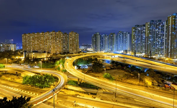 Paso elevado de la ciudad por la noche, Hong Kong — Foto de Stock