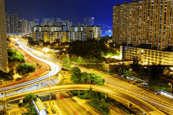 Viaduct van de stad 's nachts, hongkong — Stockfoto