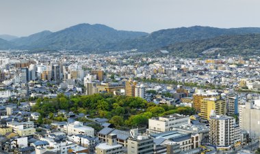günbatımı üzerinde Japonya kyoto şehir. 
