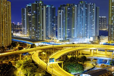 Finans kentinde yoğun trafik gecesi