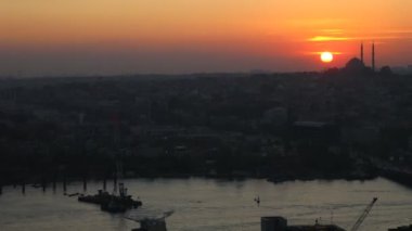 zaman sukut günbatımı üzerinde eski şehir ünlü galata Kulesi'nden görülen istanbul