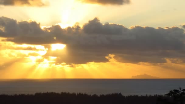 Tempo lapso belas nuvens ao pôr-do-sol ou nascer do sol — Vídeo de Stock