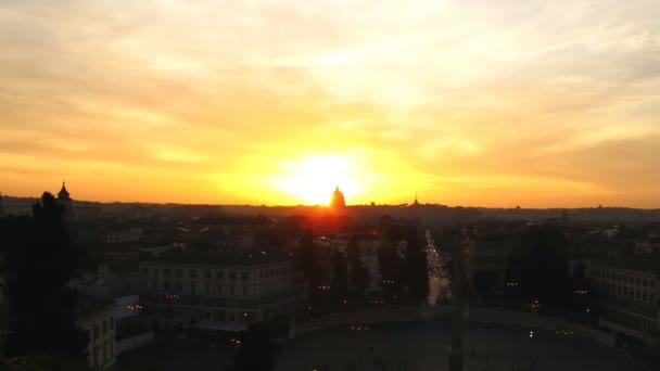 Čas zániku slunce nad Řím z Pincio (pohybující se kamerou - pánev) — Stock video
